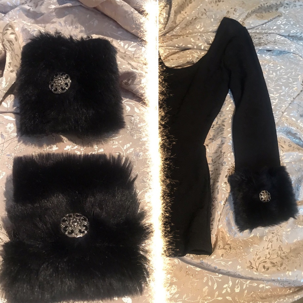 Faux fur wrist cuffs  (handmade by me 💗🎉😀)